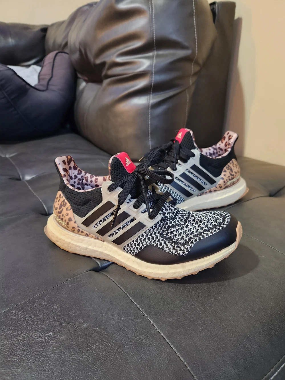 New Adidas Ultraboost 1.0 Leopard Accent Running Sneakers - Size 5.5 Women